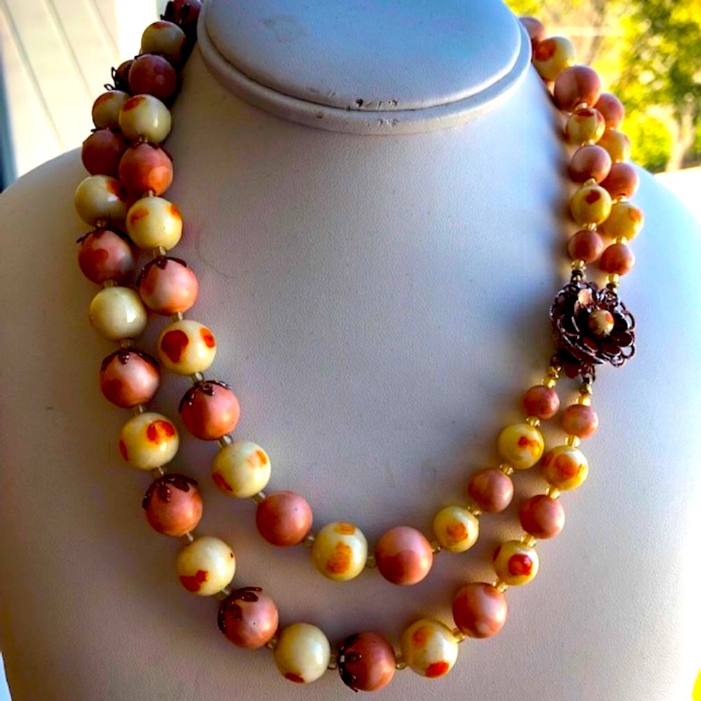 Vintage Hong Kong 2 strand necklace flower clasp